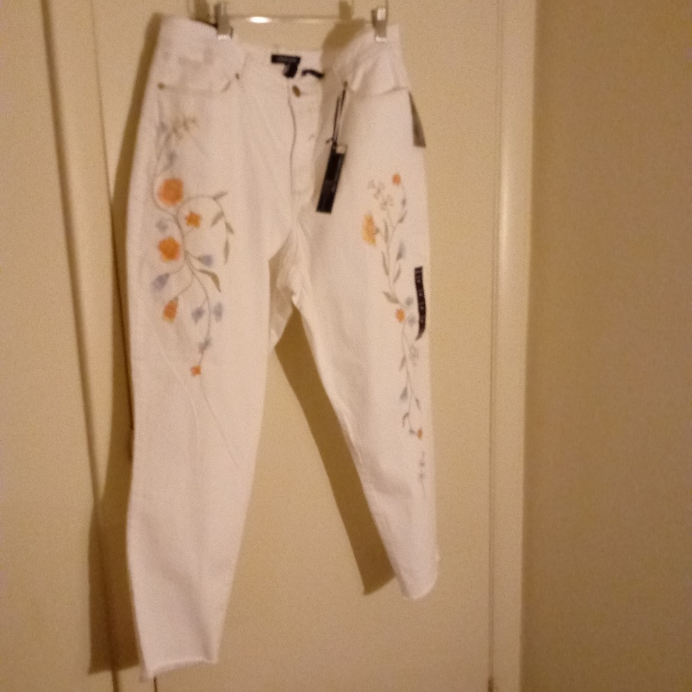 Bandolino Lisbeth Curvy Crop Jeans Size 16